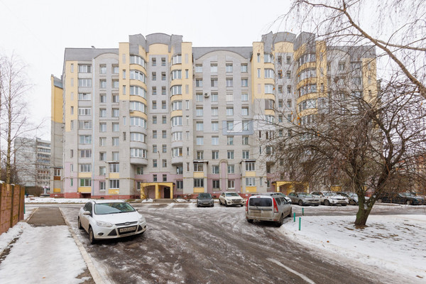 Продам трехкомнатную (3-комн.) квартиру, Романа Брянского ул, 1, Брянск г