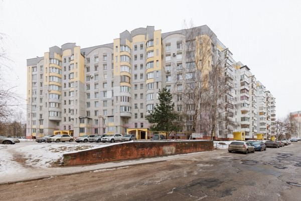 Продам трехкомнатную (3-комн.) квартиру, Романа Брянского ул, 1, Брянск г