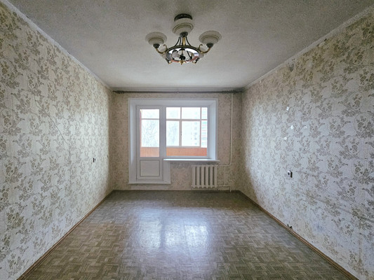 Продам трехкомнатную (3-комн.) квартиру, Докучаева ул, 32, Пермь г