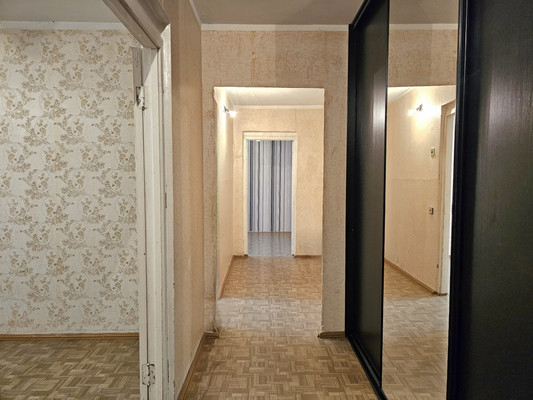 Продам трехкомнатную (3-комн.) квартиру, Докучаева ул, 32, Пермь г