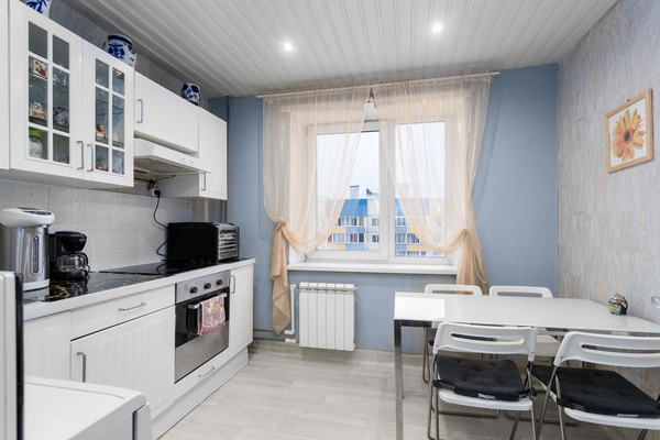 Продам трехкомнатную (3-комн.) квартиру, Садовая ул, 2Ак3, Металлострой п