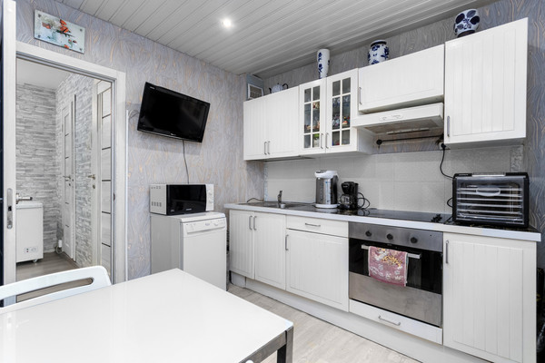 Продам трехкомнатную (3-комн.) квартиру, Садовая ул, 2Ак3, Металлострой п