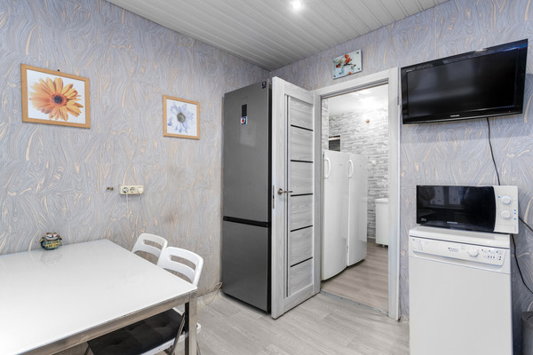 Продам трехкомнатную (3-комн.) квартиру, Садовая ул, 2Ак3, Металлострой п