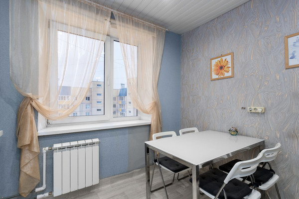 Продам трехкомнатную (3-комн.) квартиру, Садовая ул, 2Ак3, Металлострой п