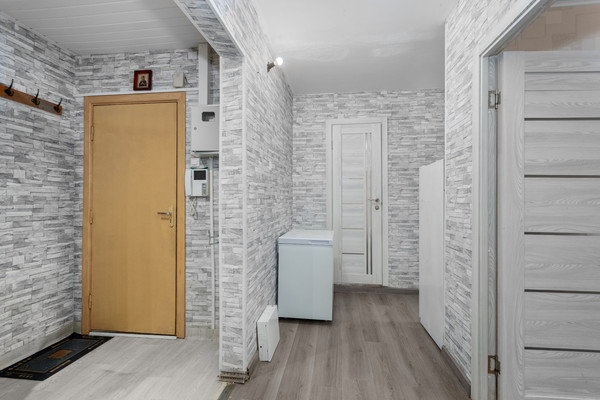 Продам трехкомнатную (3-комн.) квартиру, Садовая ул, 2Ак3, Металлострой п