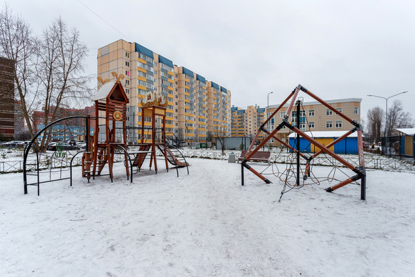 Продам трехкомнатную (3-комн.) квартиру, Садовая ул, 2Ак3, Металлострой п