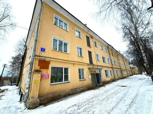 Продам трехкомнатную (3-комн.) квартиру, Заречная ул, 3, Киров г