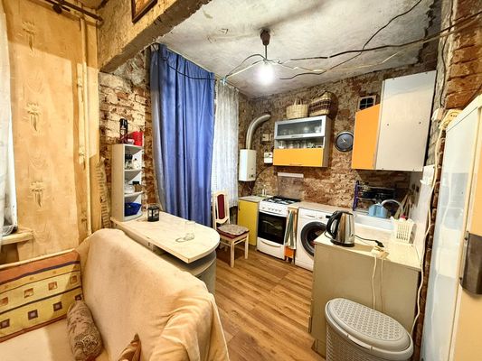 Продам трехкомнатную (3-комн.) квартиру, Заречная ул, 3, Киров г