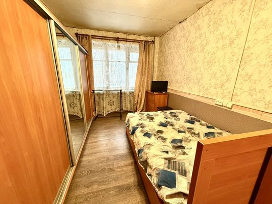 Продам трехкомнатную (3-комн.) квартиру, Заречная ул, 3, Киров г