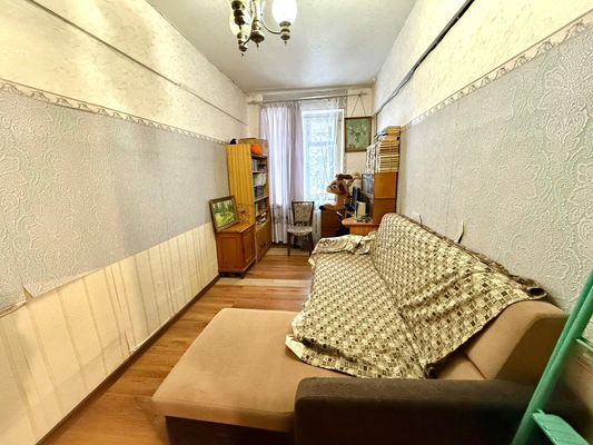 Продам трехкомнатную (3-комн.) квартиру, Заречная ул, 3, Киров г