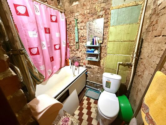 Продам трехкомнатную (3-комн.) квартиру, Заречная ул, 3, Киров г