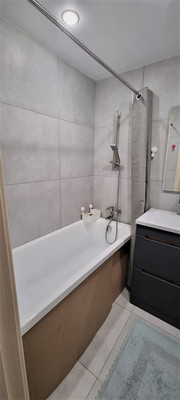Продам трехкомнатную (3-комн.) квартиру, Медведева ул, 17, Брянск г