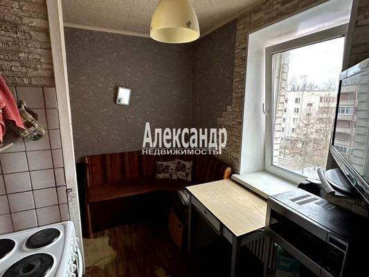 Продам комнату в 2-комн. квартире, Молодежная ул, 21, Сосновый Бор с