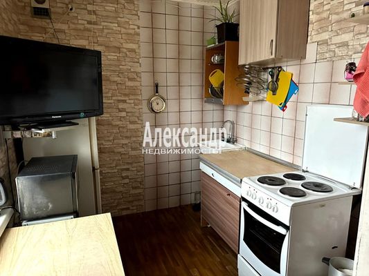 Продам комнату в 2-комн. квартире, Молодежная ул, 21, Сосновый Бор с