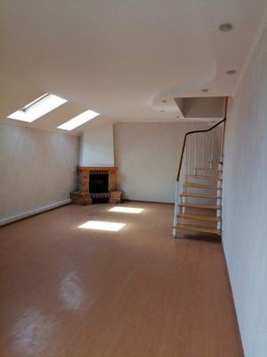 Продам трехкомнатную (3-комн.) квартиру, Гагарина ул, 7И, Волгодонск г