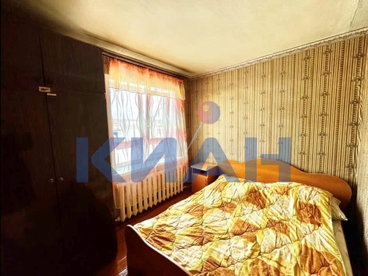 Продам трехкомнатную (3-комн.) квартиру, Юбилейная ул, 2, Уяр г