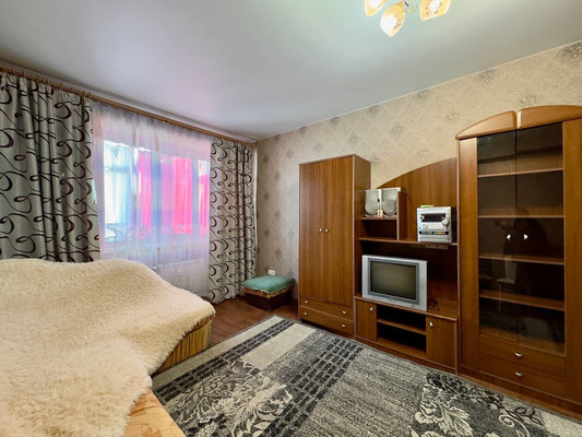 Продам двухкомнатную (2-комн.) квартиру, 60 лет СССР ул, 27, Алушта г