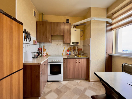 Продам двухкомнатную (2-комн.) квартиру, 60 лет СССР ул, 27, Алушта г