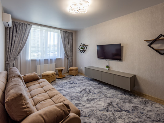 Сдам двухкомнатную (2-комн.) квартиру, Батурина ул, 131, Симферополь г