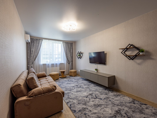 Сдам двухкомнатную (2-комн.) квартиру, Батурина ул, 131, Симферополь г