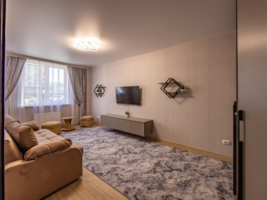 Сдам двухкомнатную (2-комн.) квартиру, Батурина ул, 131, Симферополь г