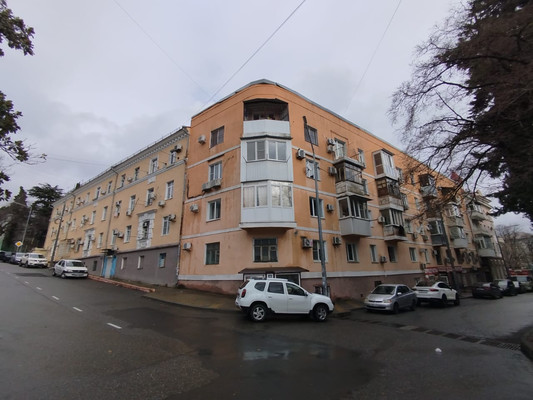 Продам однокомнатную (1-комн.) квартиру, Ильича пл, 4, Туапсе г