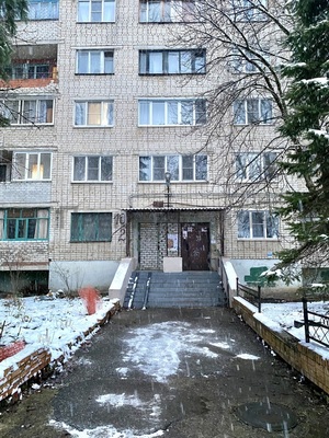 Продам двухкомнатную (2-комн.) квартиру, Гурьянова ул, 10к2, Калуга г