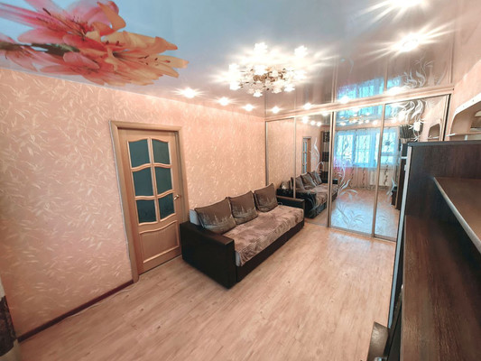 Продам двухкомнатную (2-комн.) квартиру, Интернациональный пр-кт, 31, Комсомольск-на-Амуре г
