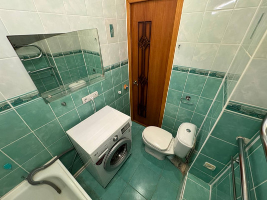 Продам двухкомнатную (2-комн.) квартиру, Интернациональный пр-кт, 31, Комсомольск-на-Амуре г