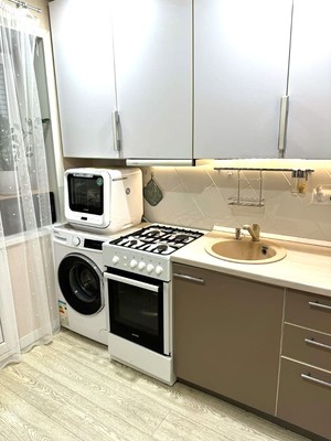Продам двухкомнатную (2-комн.) квартиру, Пролетарский пер, 10а, Киров г