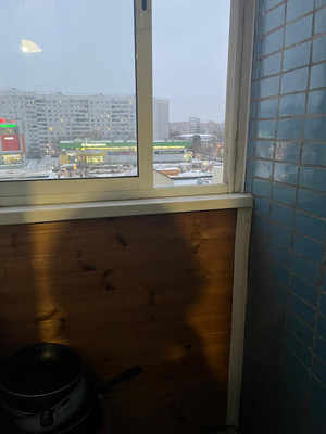 Продам трехкомнатную (3-комн.) квартиру, Строгинский б-р, 4к1, Москва г