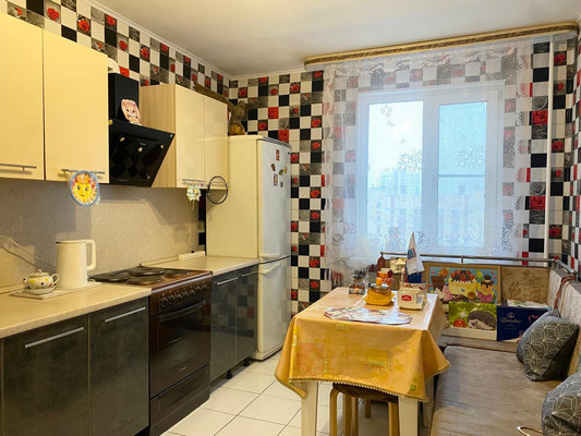 Продам однокомнатную (1-комн.) квартиру, 1-й мкр, 9, имени Свердлова гп