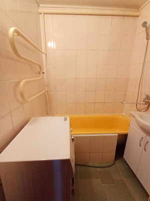 Продам двухкомнатную (2-комн.) квартиру, Комарова ул, 14, Песчаное с