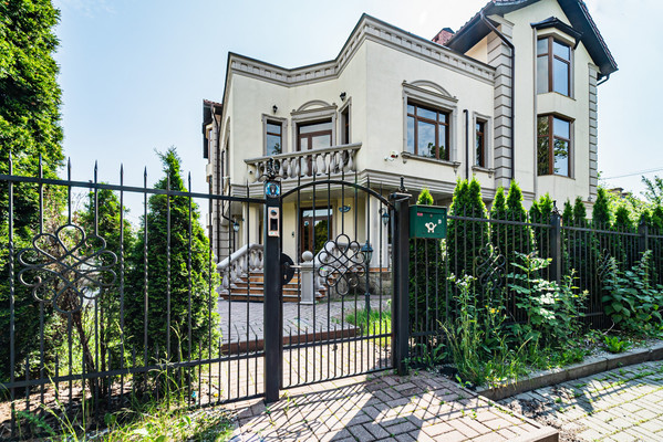 Продам офисное помещение 710,4 м2, Ватутина ул, 18, Калининград г