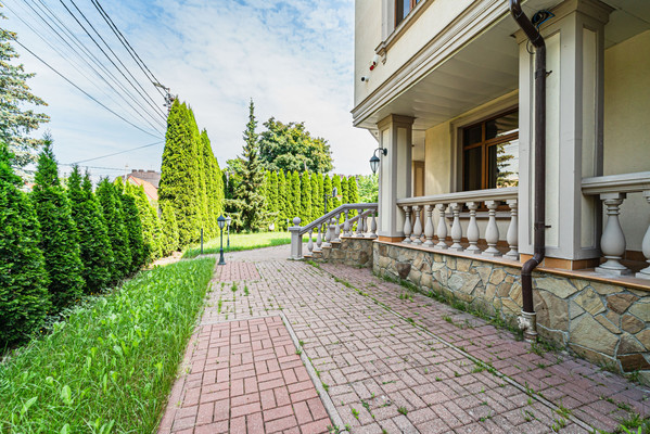 Продам офисное помещение 710,4 м2, Ватутина ул, 18, Калининград г