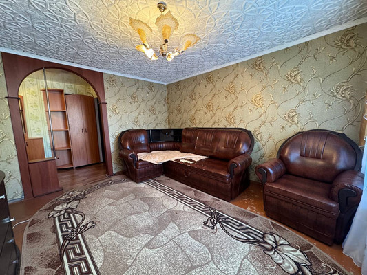 Продам трехкомнатную (3-комн.) квартиру, Комсомольский пр-кт, 69, Амурск г