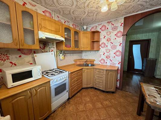 Продам трехкомнатную (3-комн.) квартиру, Комсомольский пр-кт, 69, Амурск г