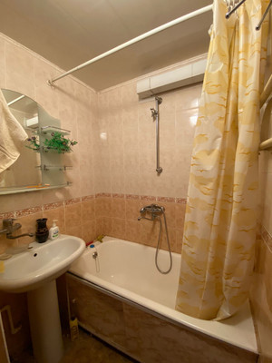 Продам трехкомнатную (3-комн.) квартиру, 339-й Стрелковой Дивизии ул, 17к3, Ростов-на-Дону г