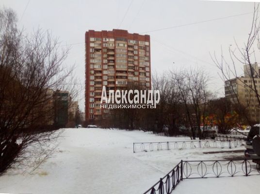 Продам трехкомнатную (3-комн.) квартиру, Загребский б-р, 7к3, Санкт-Петербург г