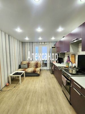 Продам однокомнатную (1-комн.) квартиру, Молодежный б-р, 19, Кириши г