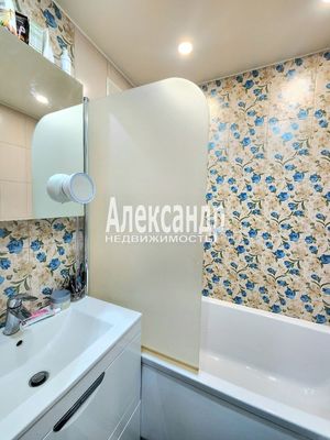 Продам однокомнатную (1-комн.) квартиру, Молодежный б-р, 19, Кириши г
