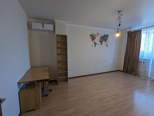 Продам двухкомнатную (2-комн.) квартиру, Тружеников ул, 33, Ростов-на-Дону г