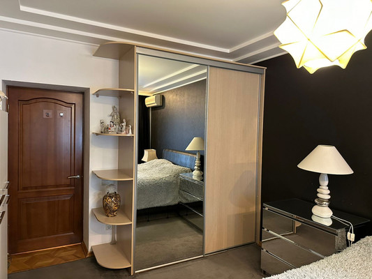 Продам трехкомнатную (3-комн.) квартиру, Таганрогская ул, 139/11, Ростов-на-Дону г