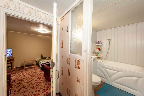 Продам двухкомнатную (2-комн.) квартиру, Красноармейская ул, 40, Симферополь г