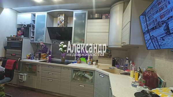 Продам трехкомнатную (3-комн.) квартиру, 2-я Жерновская ул, 25, Санкт-Петербург г