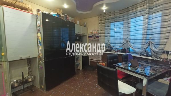 Продам трехкомнатную (3-комн.) квартиру, 2-я Жерновская ул, 25, Санкт-Петербург г