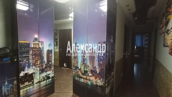 Продам трехкомнатную (3-комн.) квартиру, 2-я Жерновская ул, 25, Санкт-Петербург г