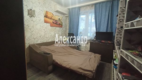 Продам трехкомнатную (3-комн.) квартиру, 2-я Жерновская ул, 25, Санкт-Петербург г
