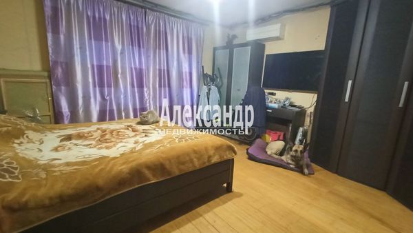 Продам трехкомнатную (3-комн.) квартиру, 2-я Жерновская ул, 25, Санкт-Петербург г