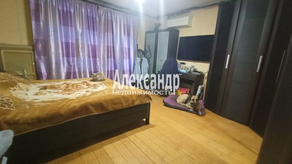 Продам трехкомнатную (3-комн.) квартиру, 2-я Жерновская ул, 25, Санкт-Петербург г